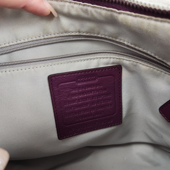 Coach Vintage Patent Leather Hobo Shoulder Bag/ Crossbody Bag in Plum - Picture 12 of 16